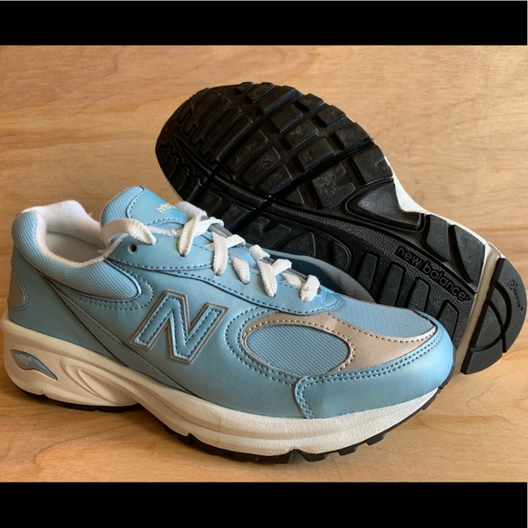 New Balance 498 Womens Running Shoe 